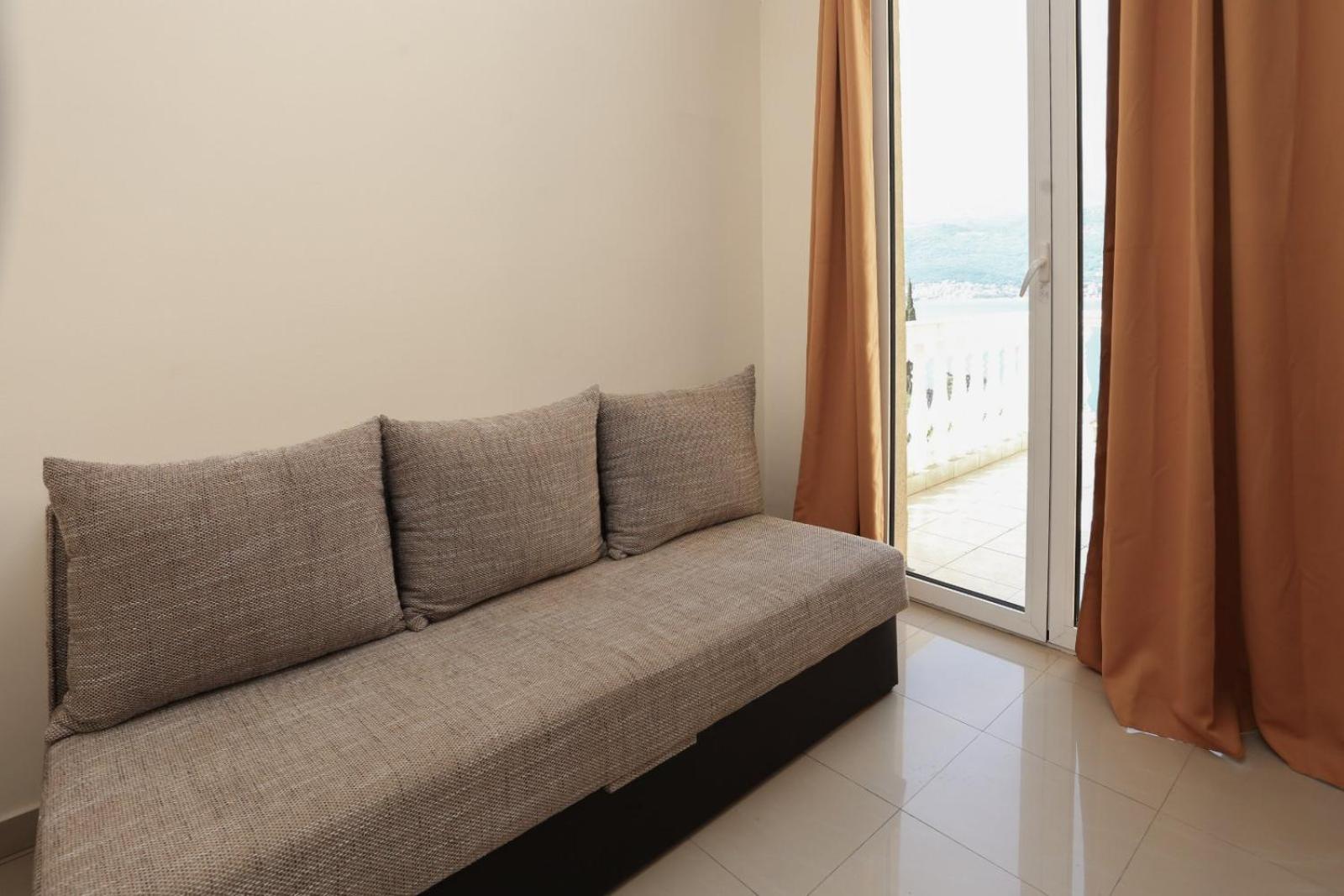 Mountain Bay Views Apartments Njivice Exterior foto